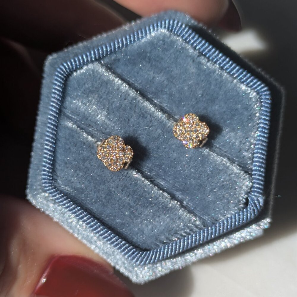 14k yellow gold and diamond clover studs